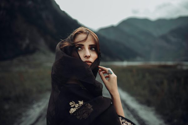 Adoptez le luxe : l'écharpe en cachemire, un essentiel hiver