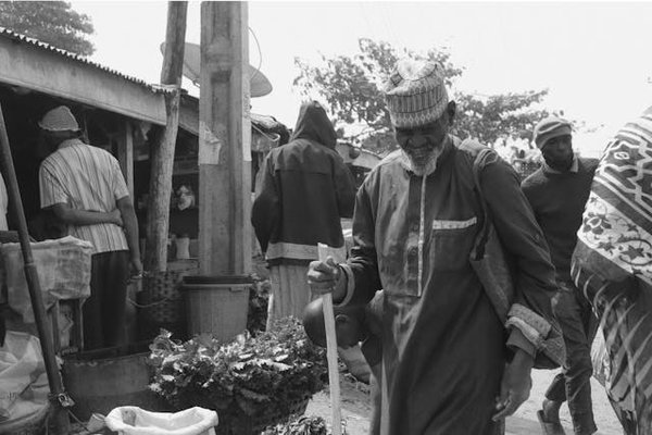 Quels sont les bienfaits de la marche consciente et comment l'intégrer dans son quotidien?